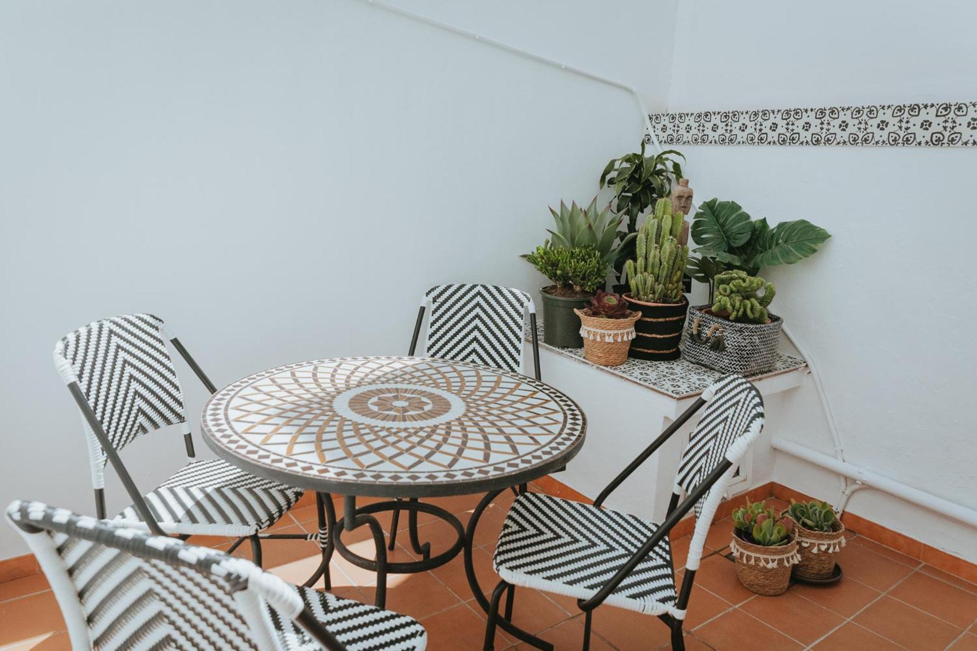 Flores Apartment *